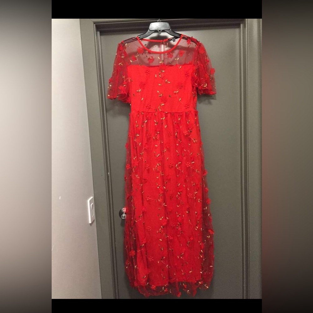 New woman’s Shein dress fits a large